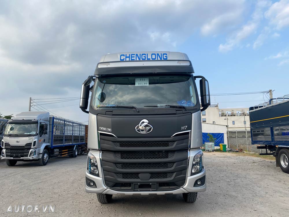 Xe tải ChengLong 4 chân H7 330HP thùng mui bạt 9.7m